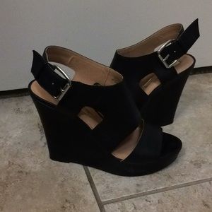 Black Wedges